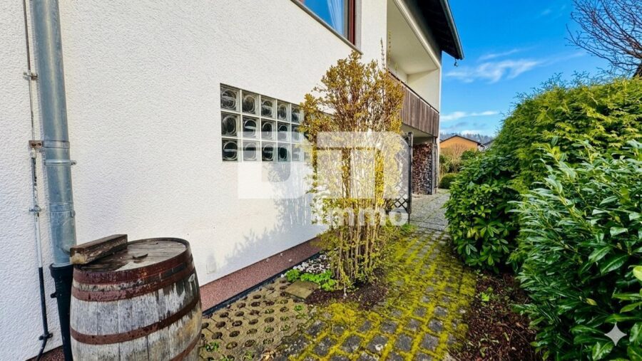 Gepflegtes 1 bis 2 Familienhaus in gesuchter Ortsrandlage mit Panoramablick - Zugang Gartenbereich / Terrasse 1